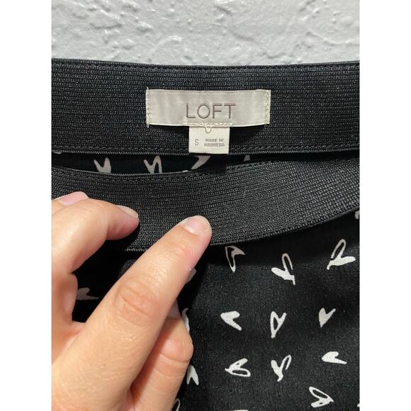 LOFT Black Midi Skirt With Heats Pull On Sz S Flirty Datenight Cute Whimsycore - Picture 3 of 6